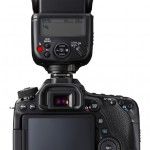 Canon EOS 80D mit aufgesetztem Speedlite 430EX-III-RT
