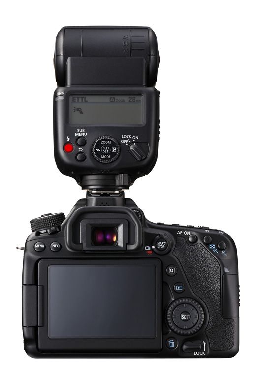 Canon EOS 80D mit aufgesetztem Speedlite 430EX-III-RT